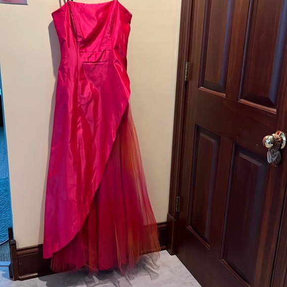 Morgan&Co by Linda Bernell  Tafetta& Tulle  PINK/FUSCIA Formal gown  Size 7/8 Jr - Picture 2 of 12